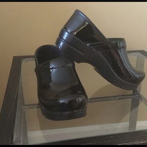 Dansko XP Pro black patent clog